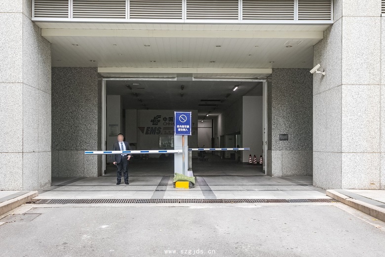 车库入口